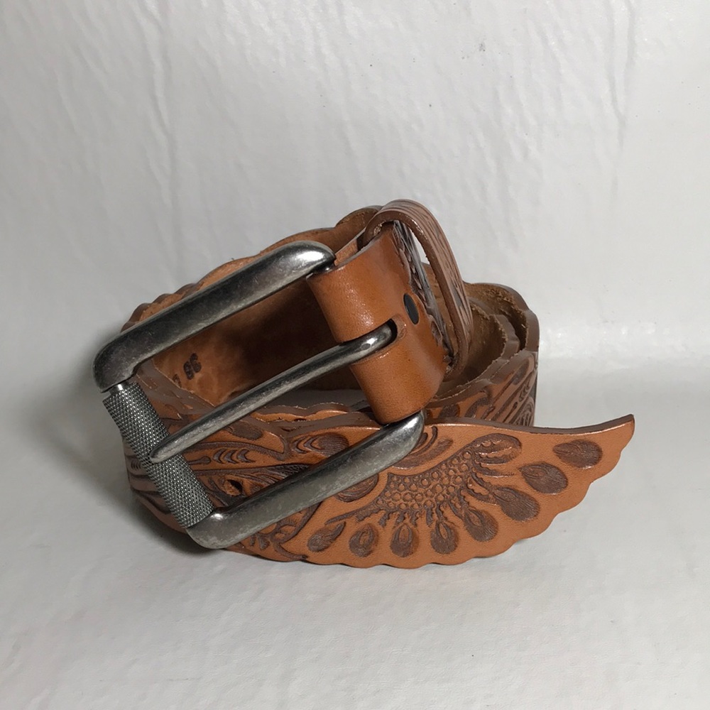 Justin Tooled Leather Tan Color Floral and Wing Detail Size 38